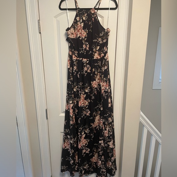 Lulu’s Maxi Dress - Picture 5 of 5